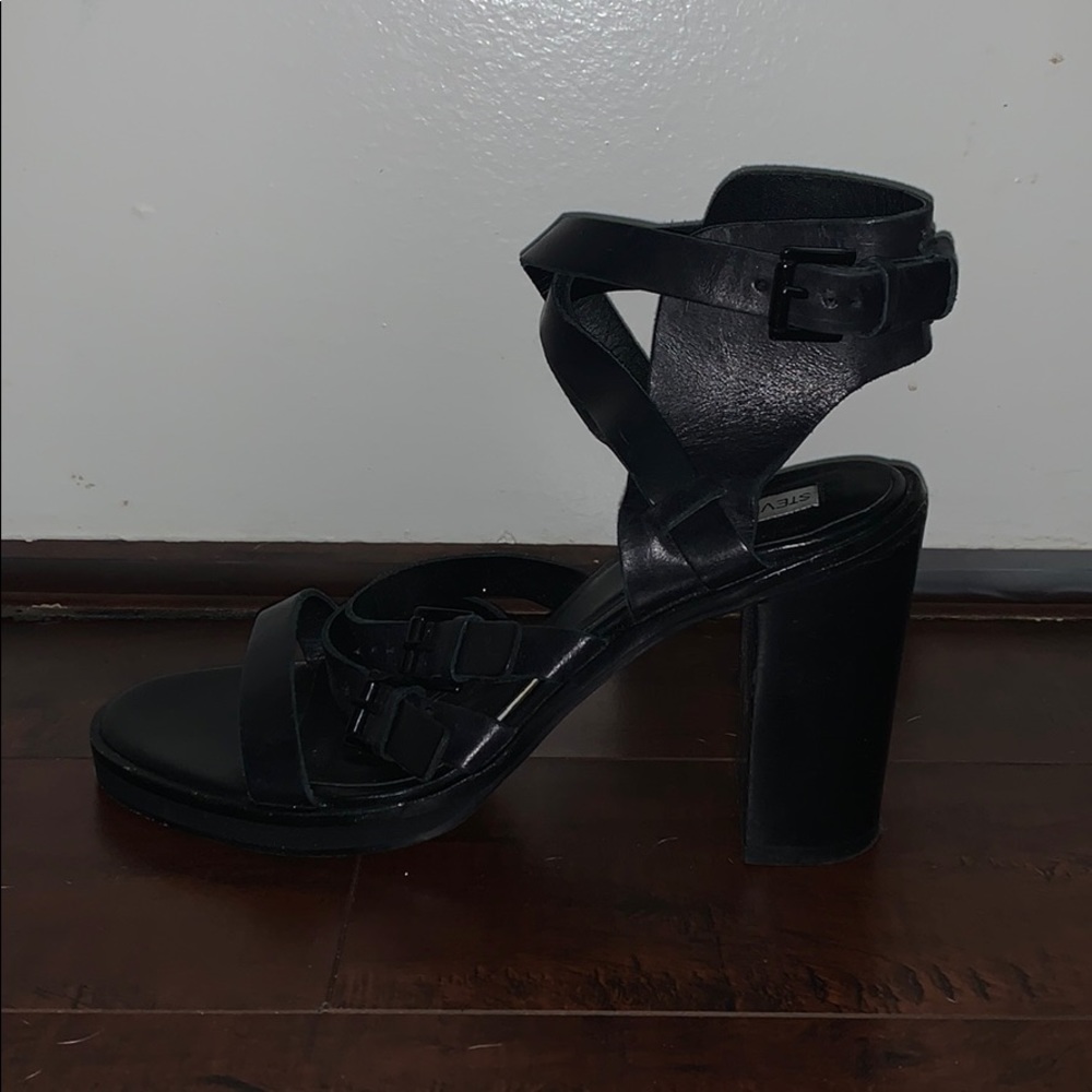 Steve Madden size 9 heel